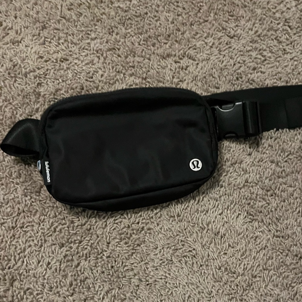 Lululemon belt bag